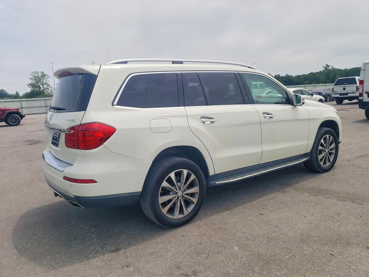 2013 Mercedes-Benz Gl 450 4Matic - Image 3