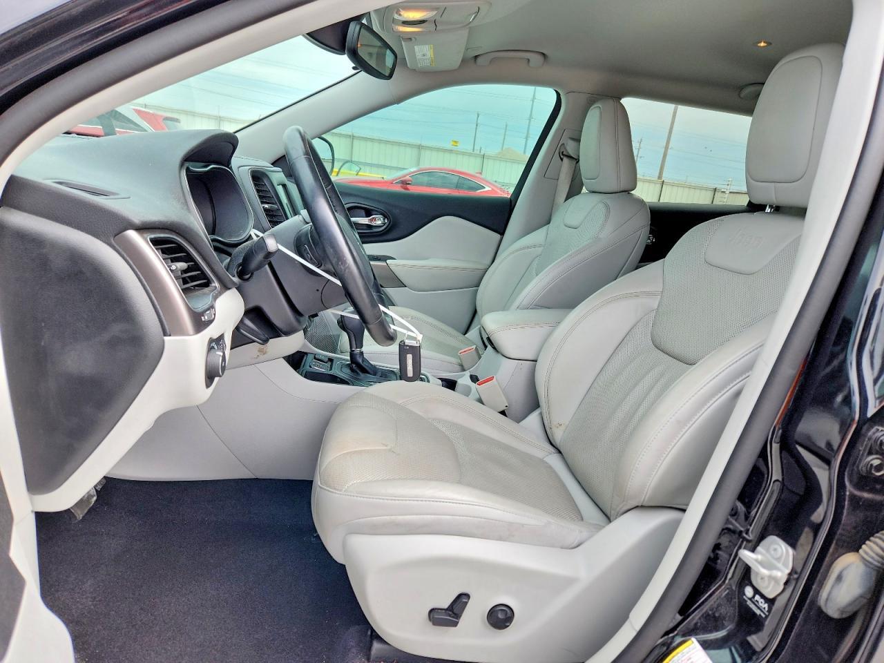 2021 Jeep Cherokee Latitude Lux - Image 7