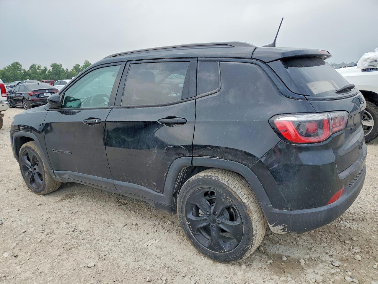 2019 Jeep Compass Latitude - Image 2