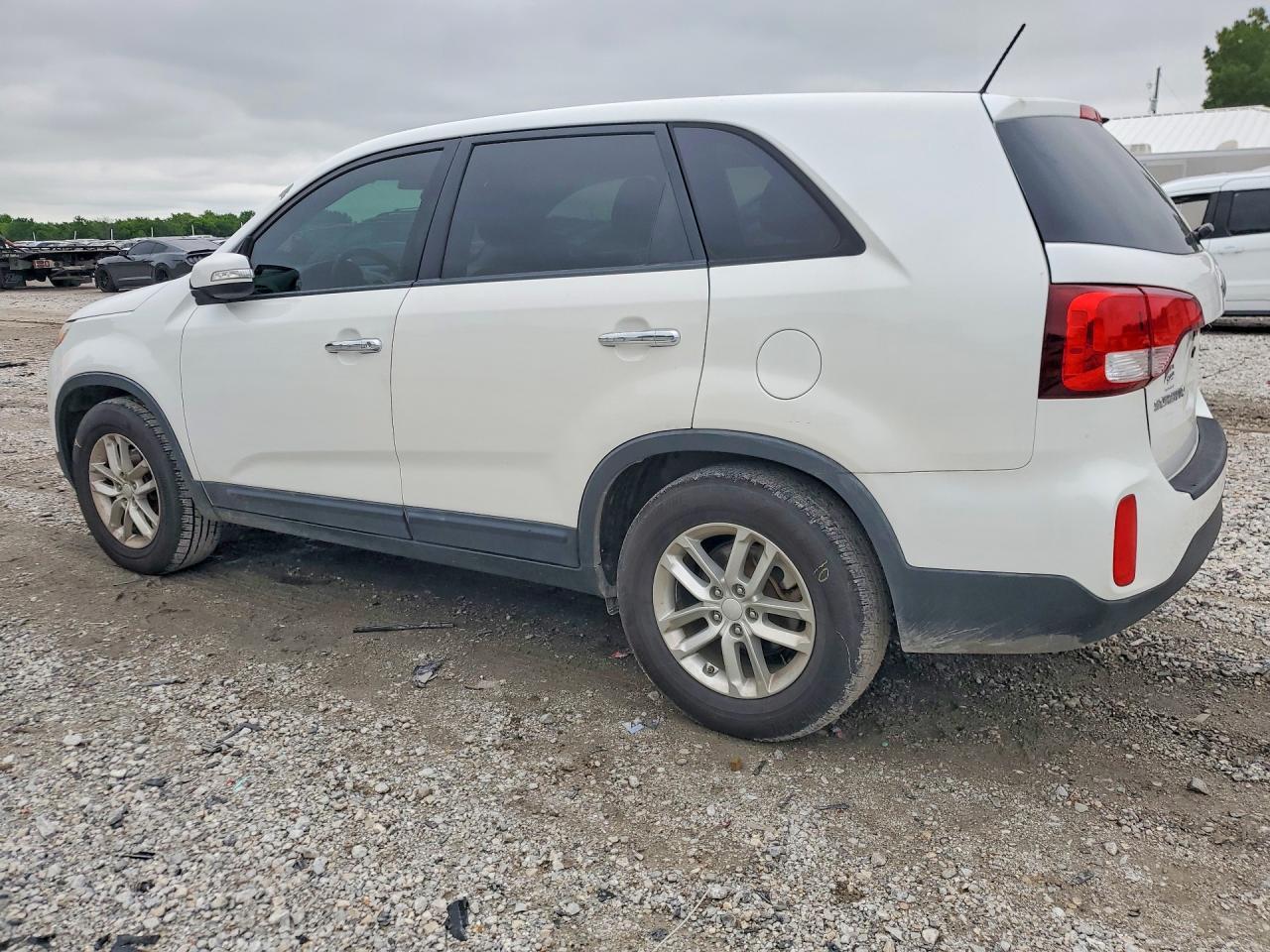 2015 Kia Sorento Lx - Image 2