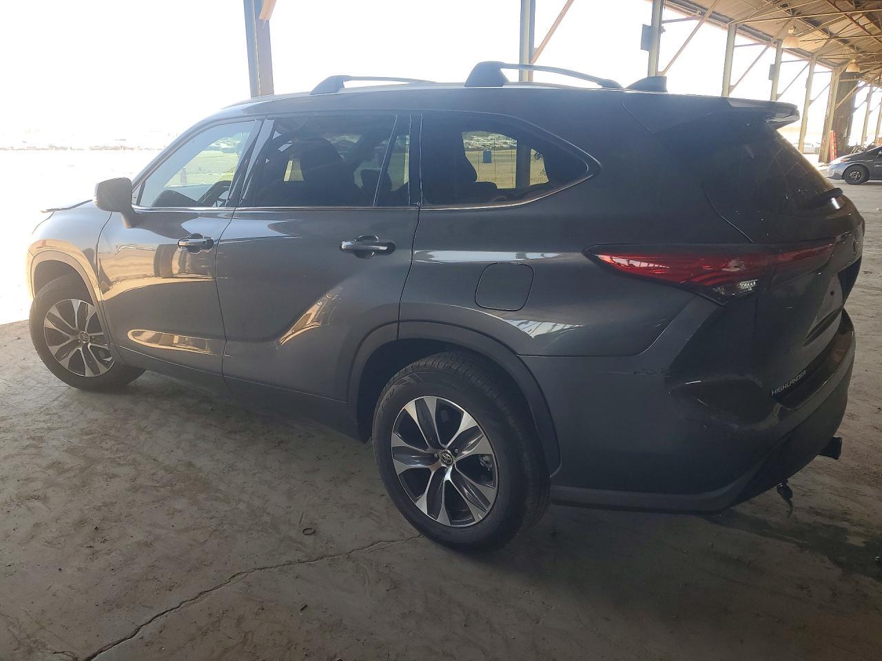 2022 Toyota Highlander Xle - Image 2