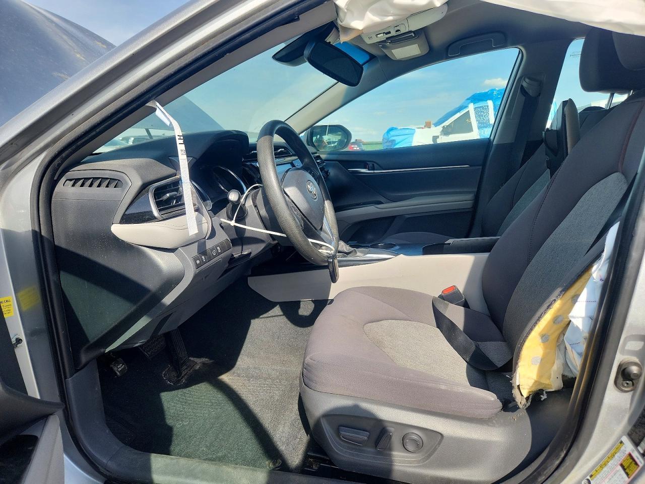2020 Toyota Camry Le - Фото 7