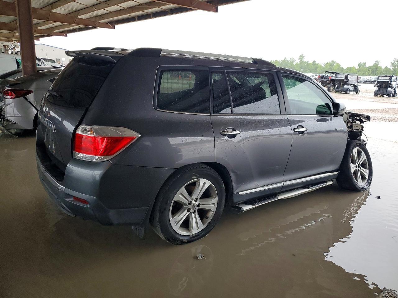 2013 Toyota Highlander Limited - Image 3