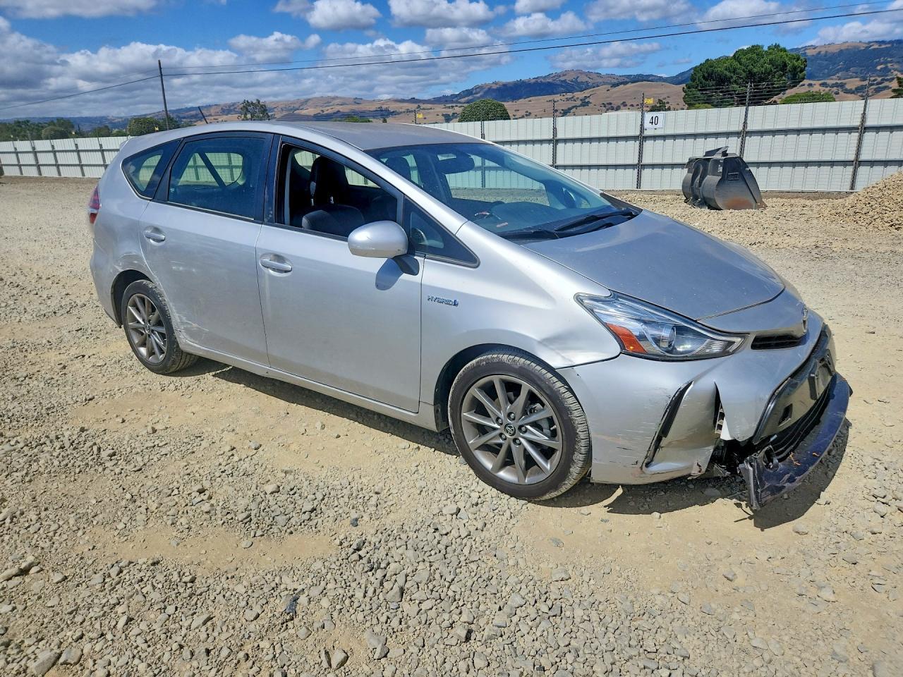 2016 Toyota Prius V Five - Фото 4