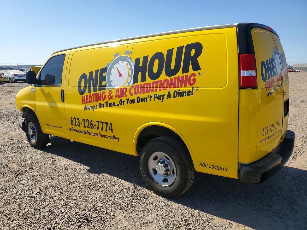 2023 Chevrolet Express 2500 Delivery Van - Фото 2