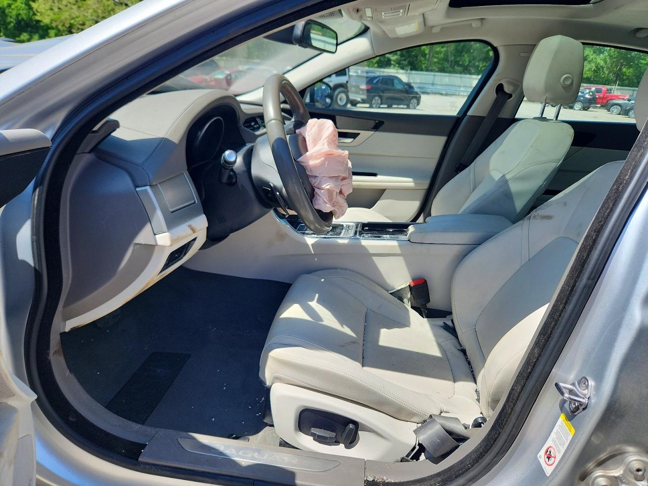 2017 Jaguar Xf - Image 7
