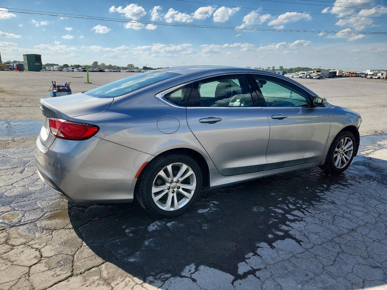 2016 Chrysler 200 Limited - Фото 3