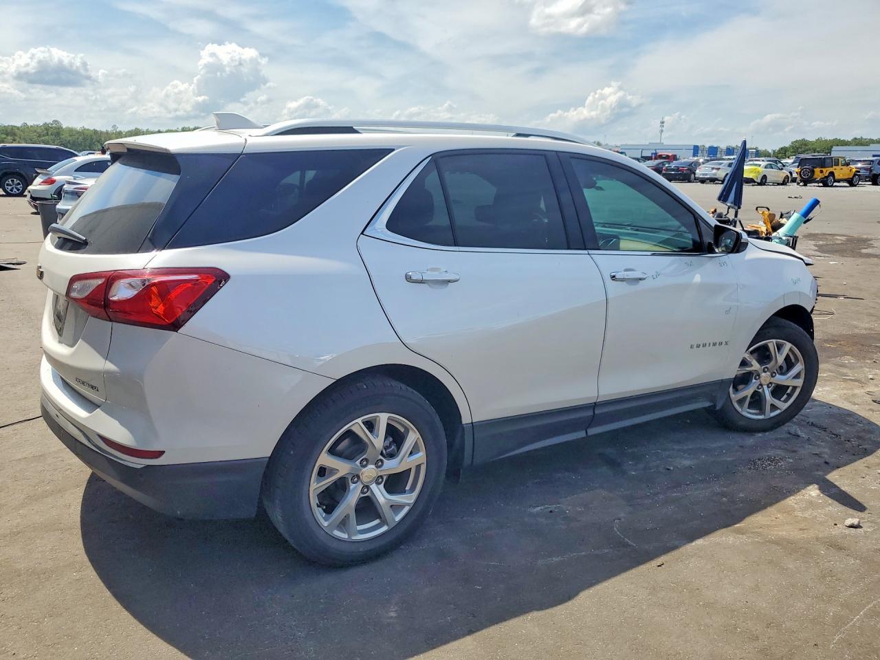 2021 Chevrolet Equinox Premier - Image 3
