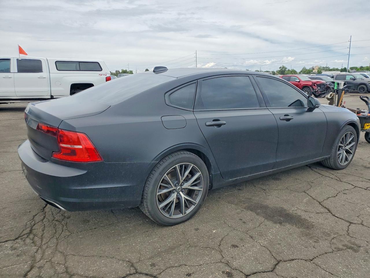 2018 Volvo S90 T6 Momentum - Фото 3
