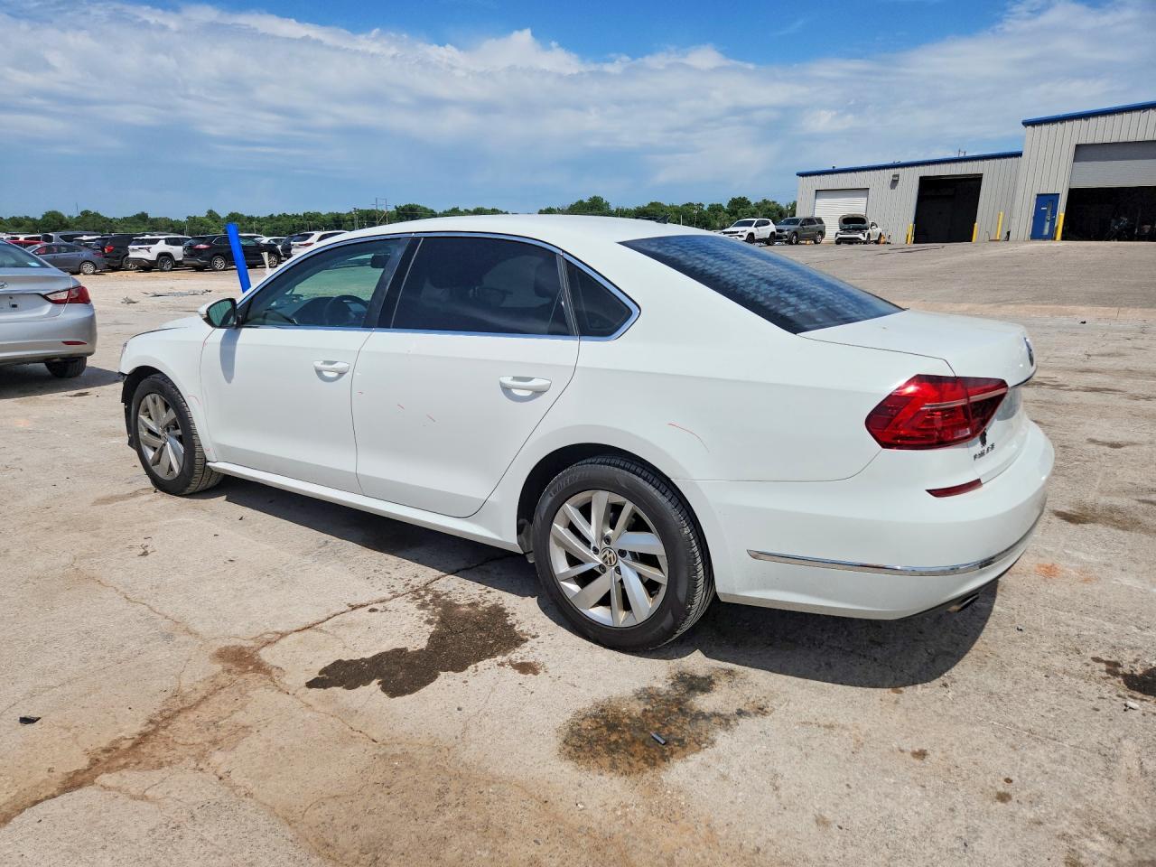 2018 Volkswagen Passat Se - Фото 2