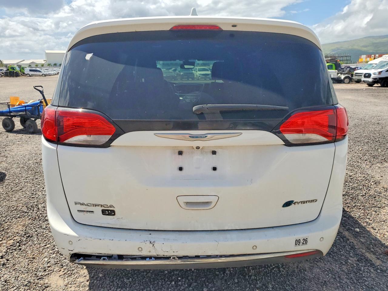 2020 Chrysler Pacifica Hybrid Limited - Image 6