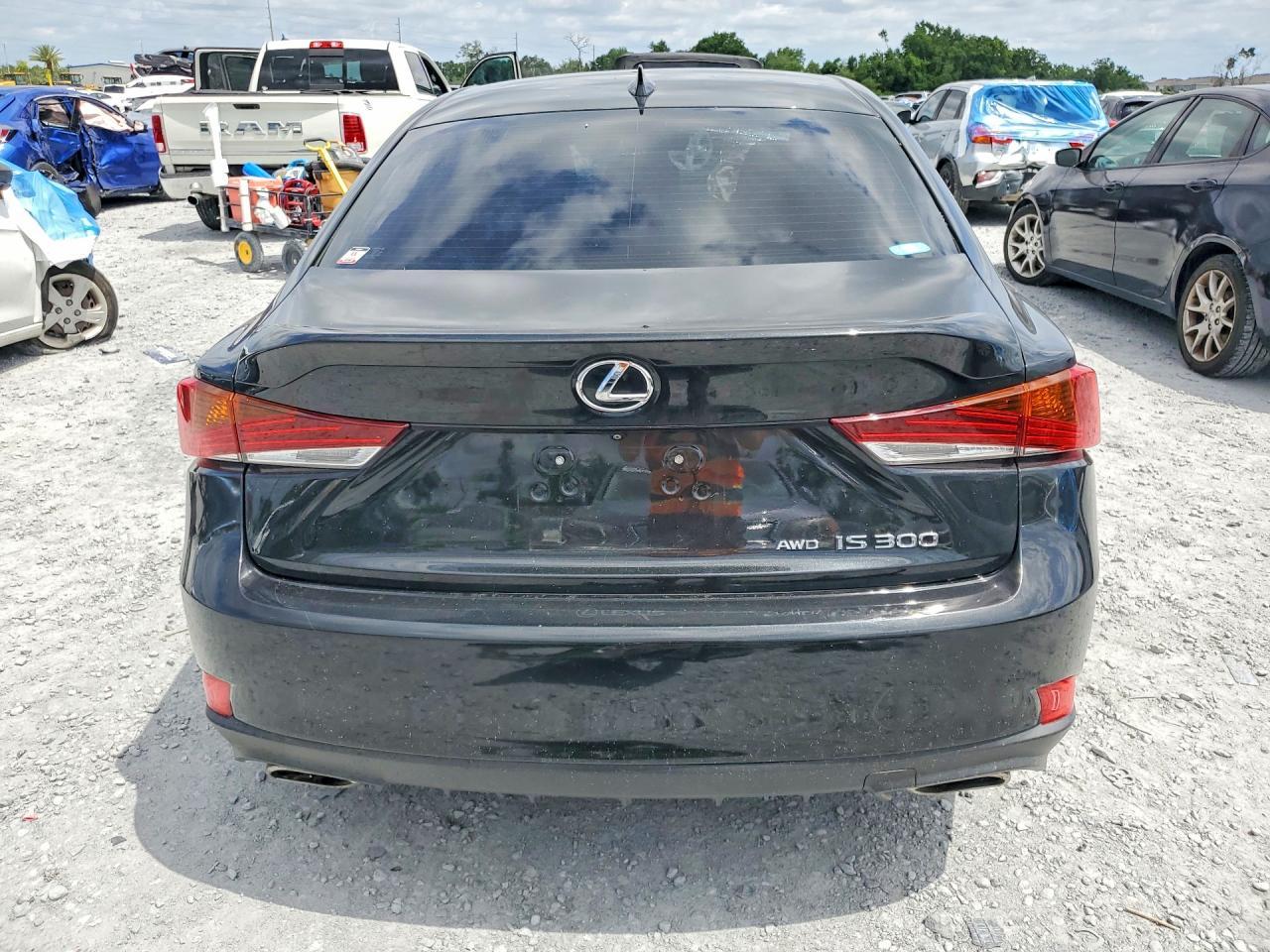 2017 Lexus Is 300 - Фото 6