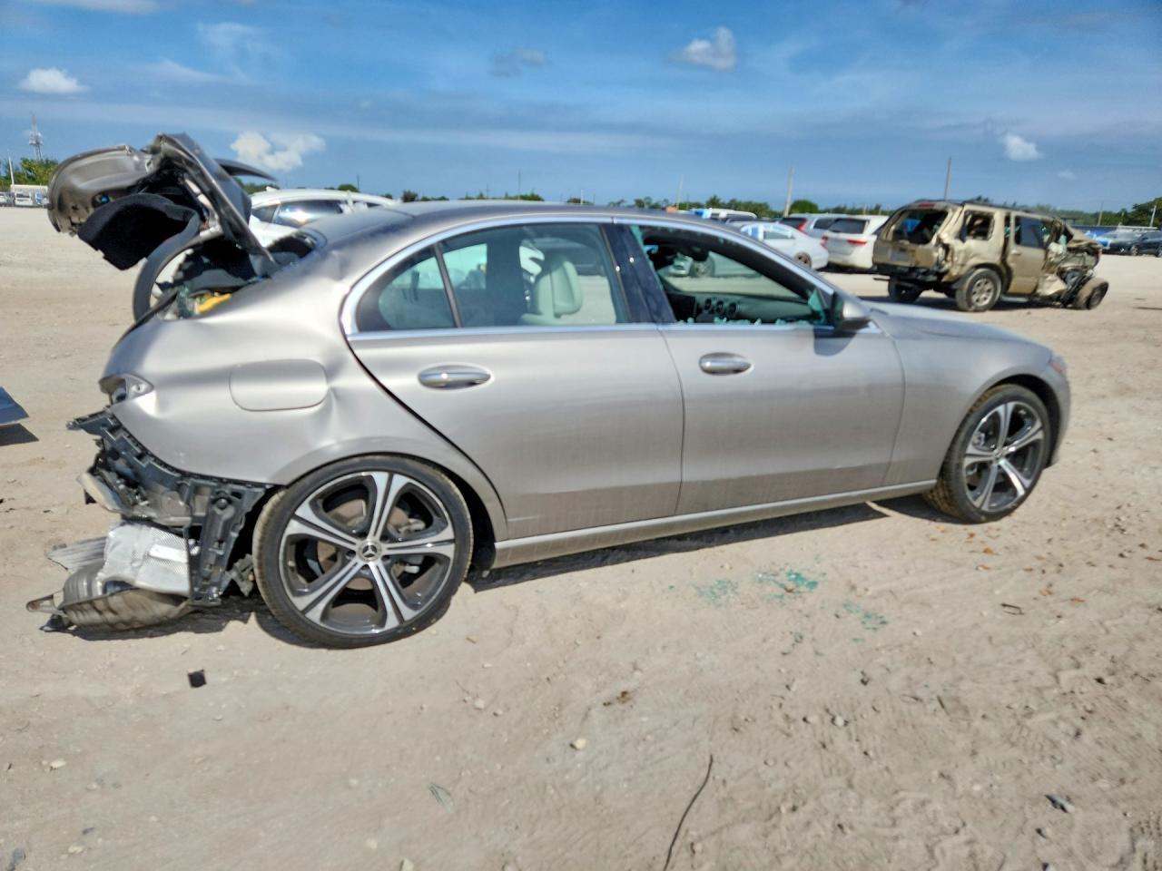2024 Mercedes-Benz C 300 - Фото 3
