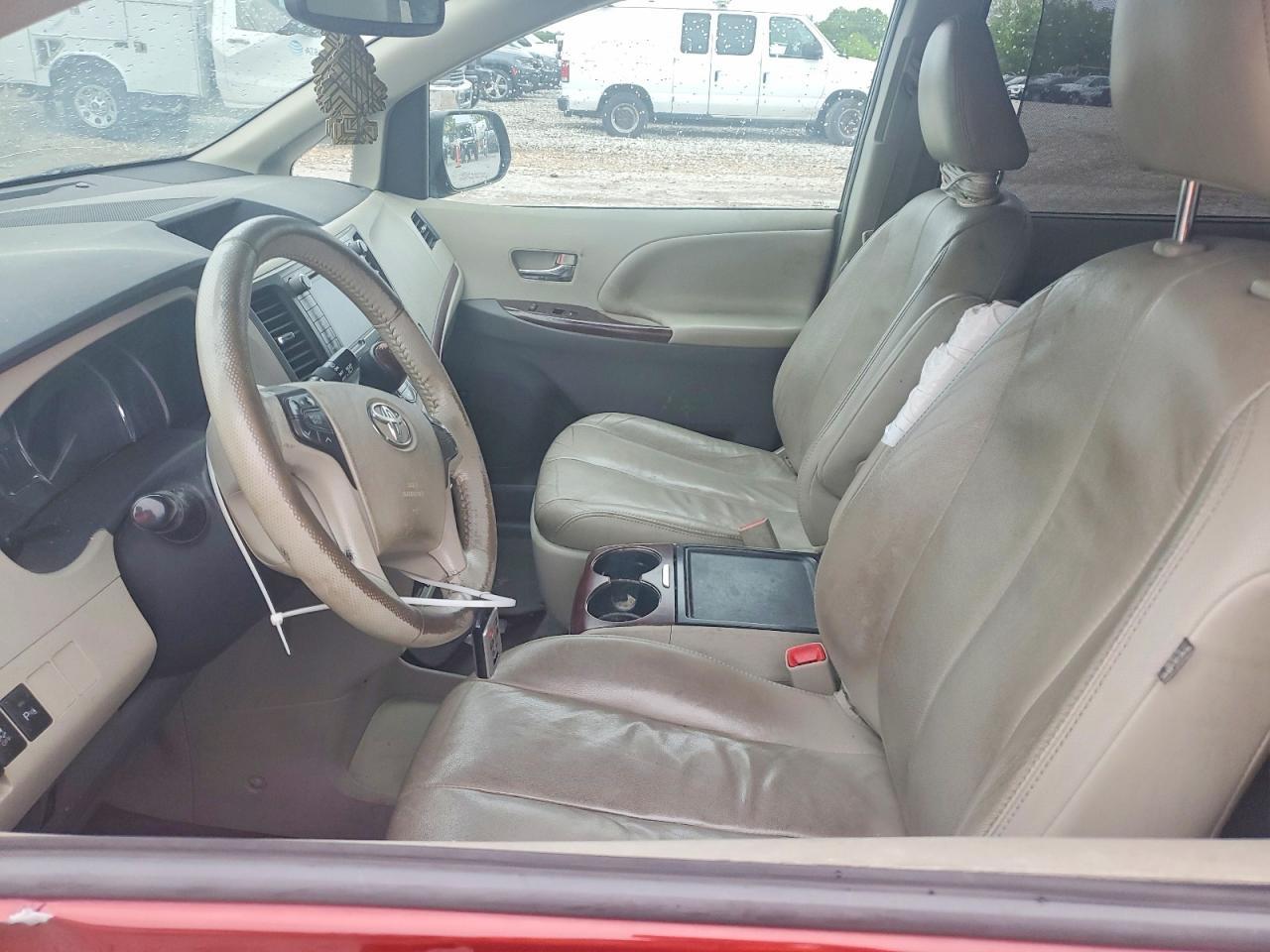 2013 Toyota Sienna - Фото 7