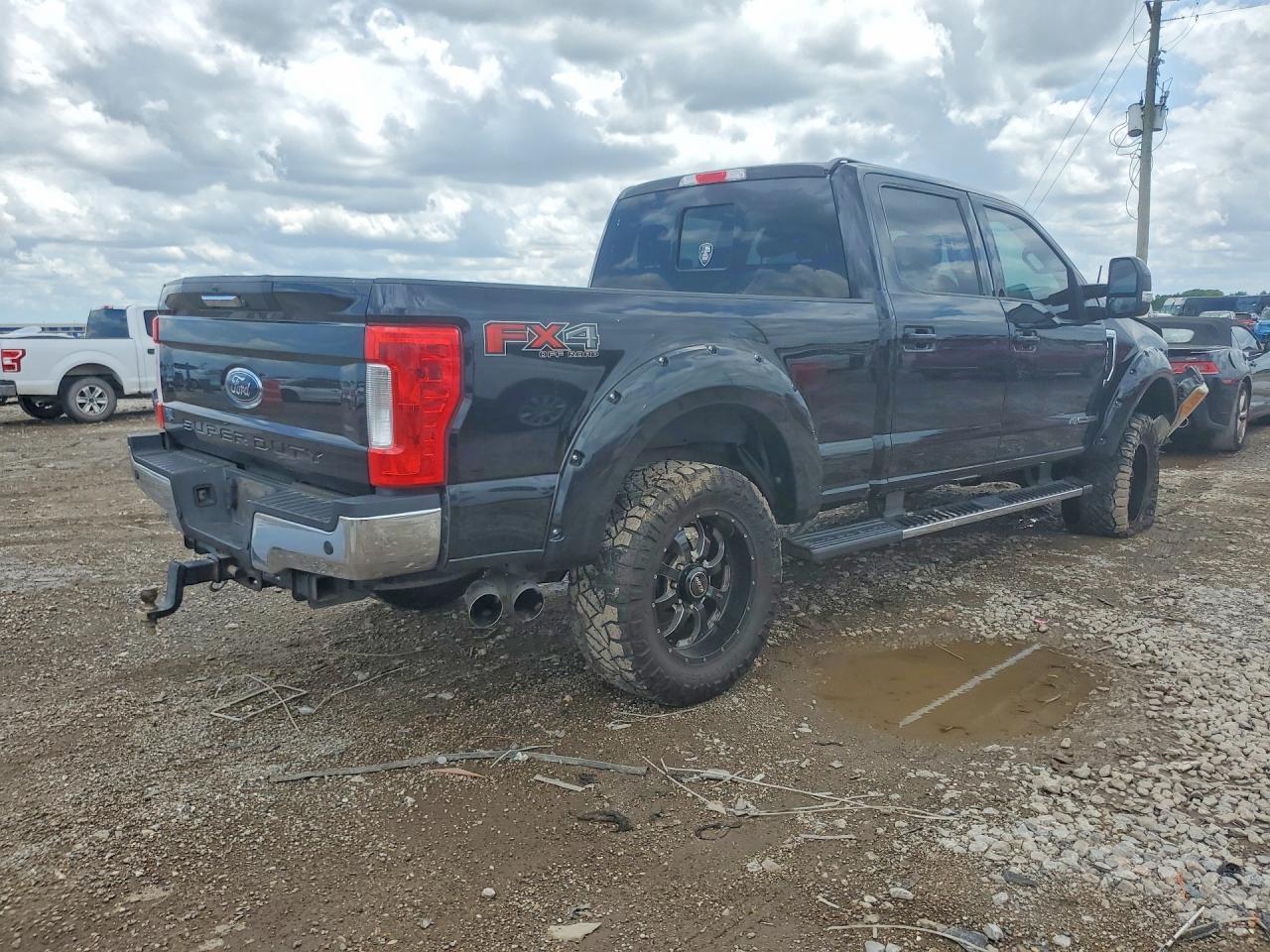 2017 Ford F250 Super Duty - Фото 3