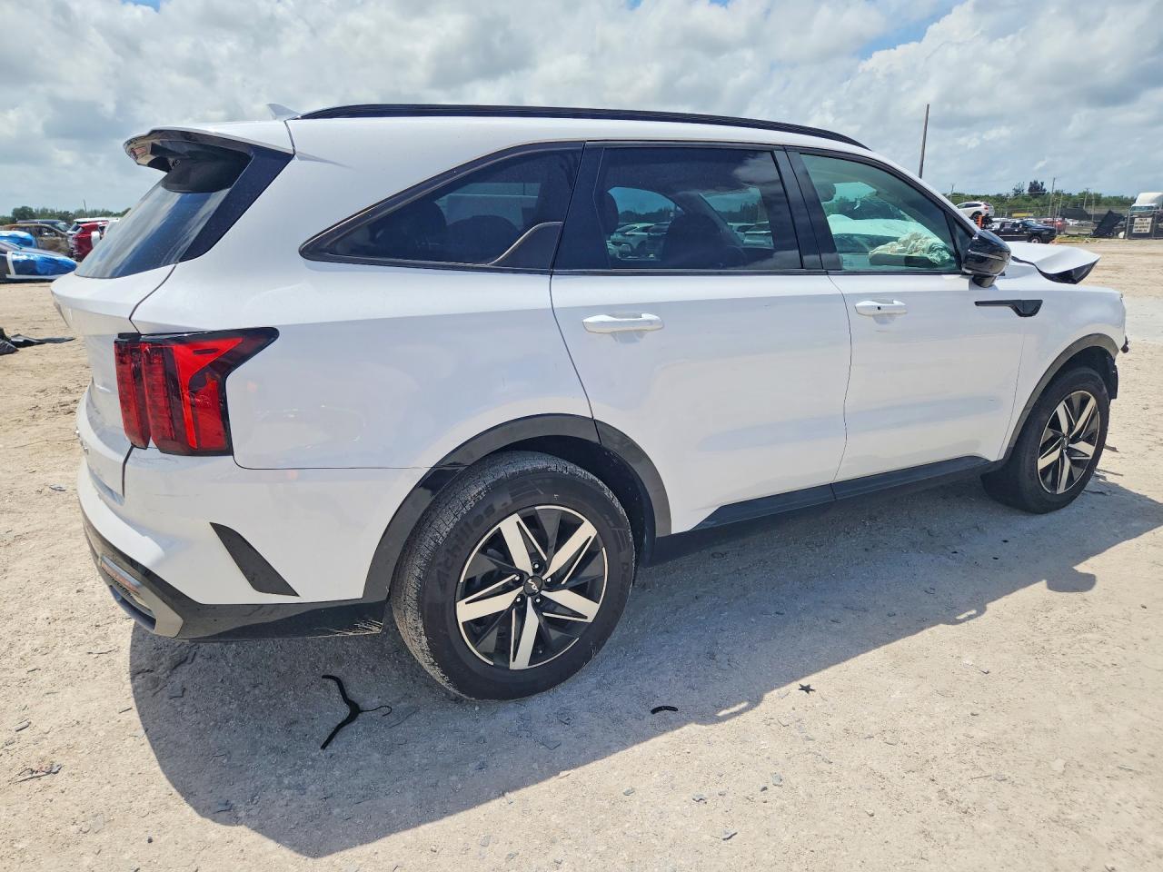 2022 Kia Sorento S - Фото 3