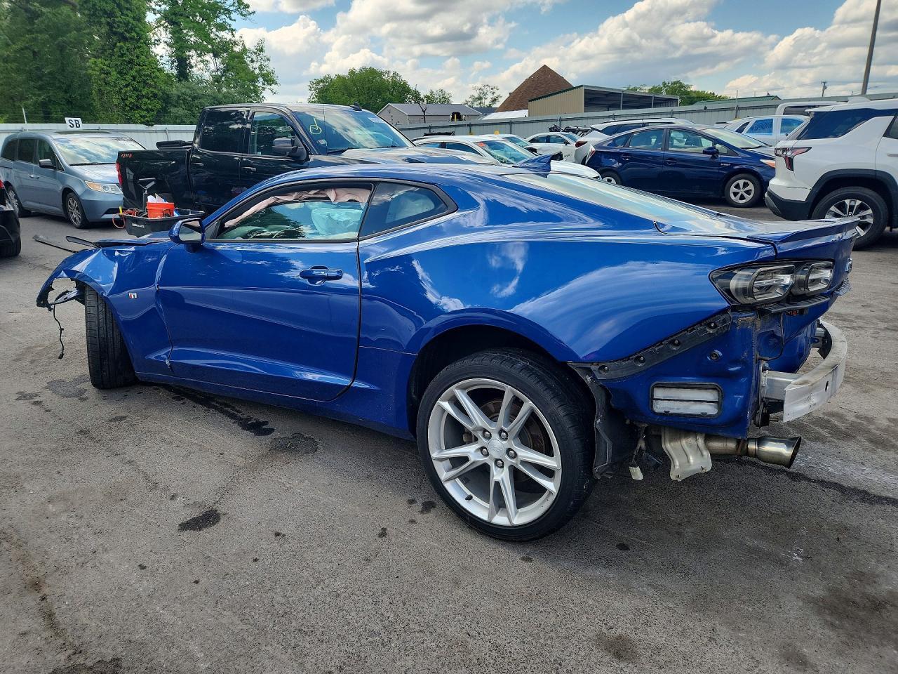 2019 Chevrolet Camaro Ls - Фото 2