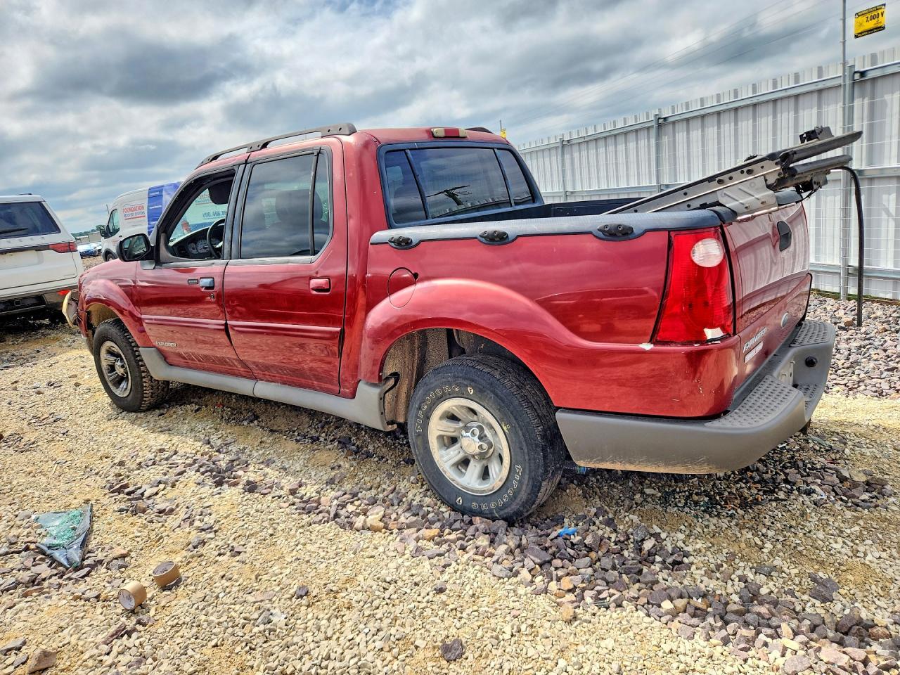 2001 Ford Explorer Sport Trac - Image 2
