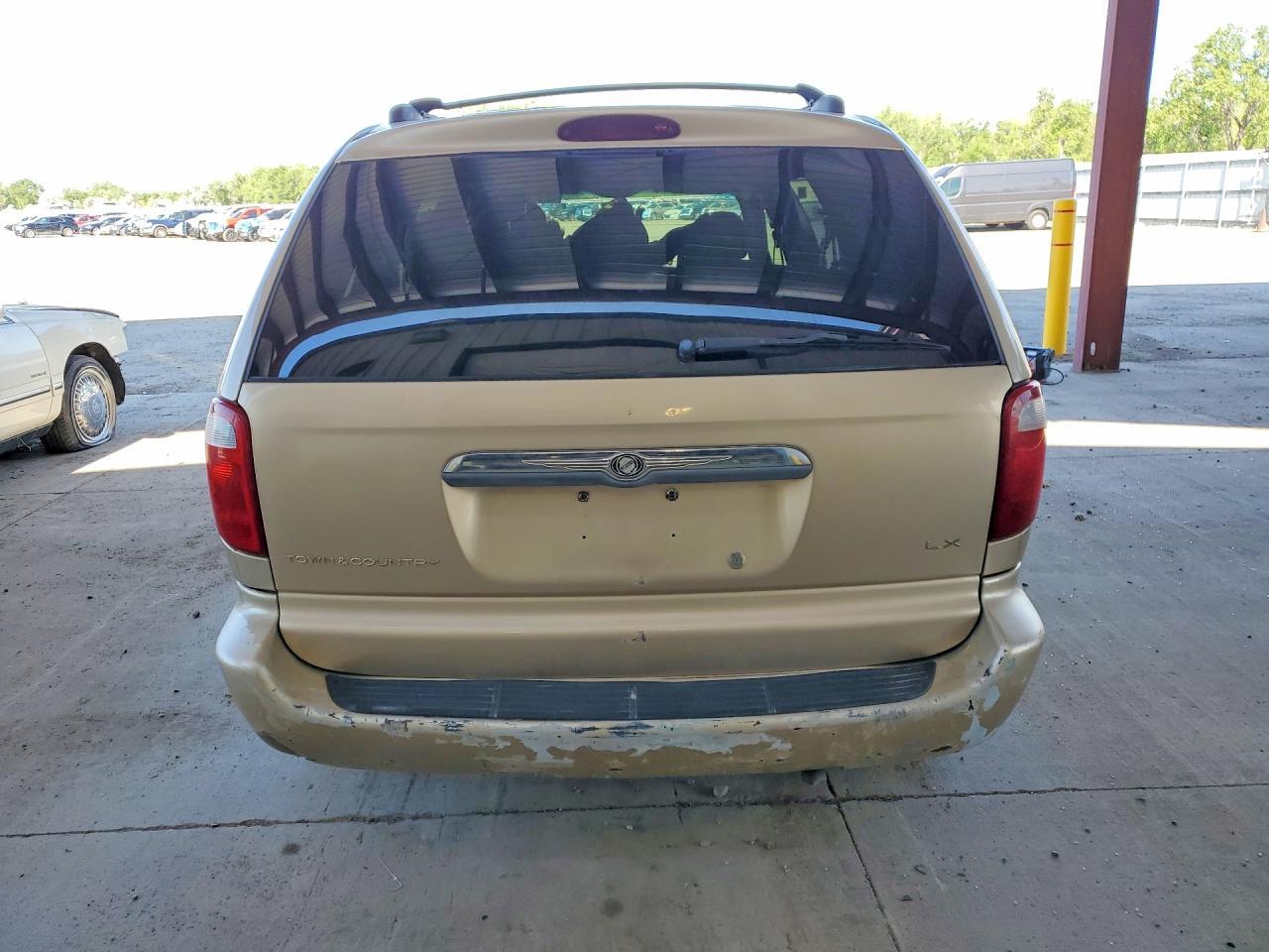 2001 Chrysler Town & Country Lx - Image 6