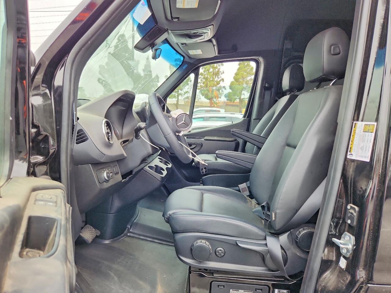 2025 Mercedes-Benz Sprinter - Image 7