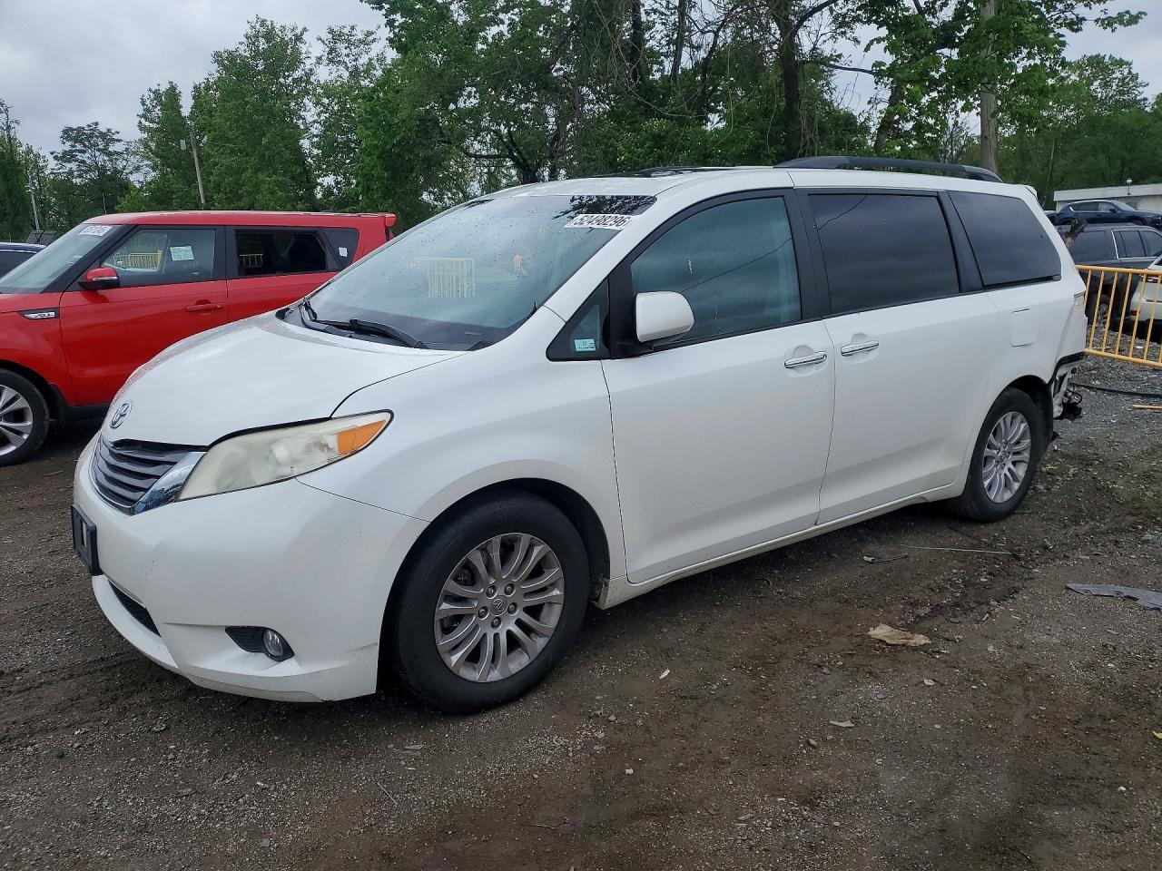2016 Toyota Sienna Xle 8-Passenger