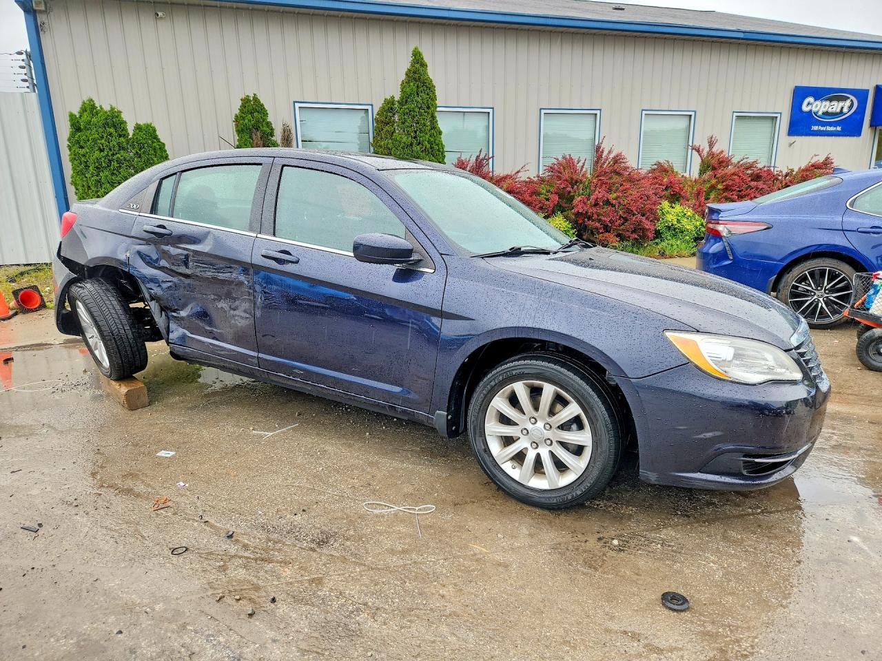 2012 Chrysler 200 Touring - Image 4