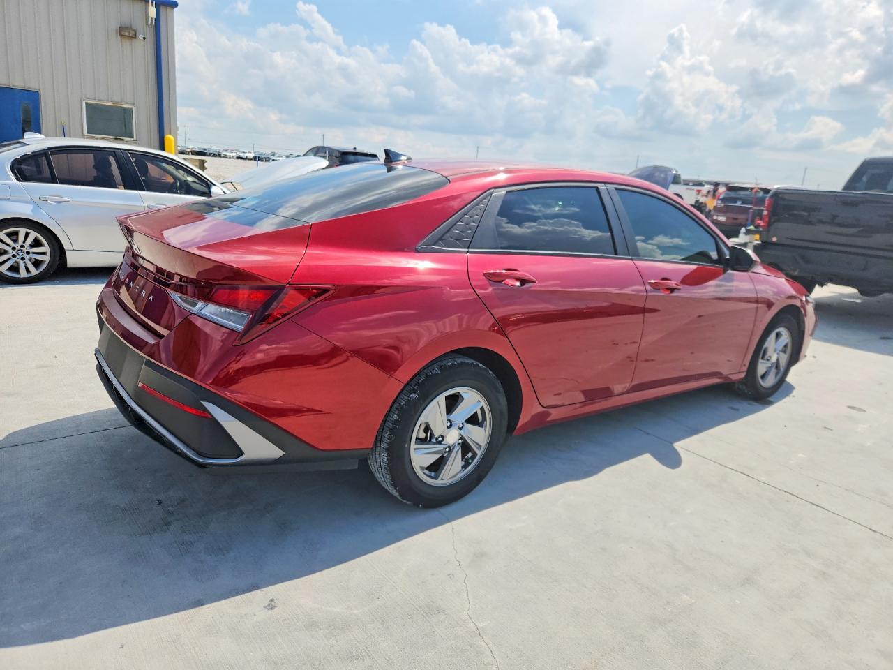 2024 Hyundai Elantra Se - Image 3