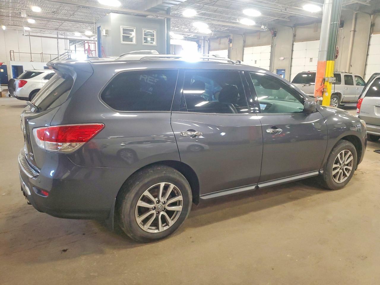 2014 Nissan Pathfinder Sv - Image 3
