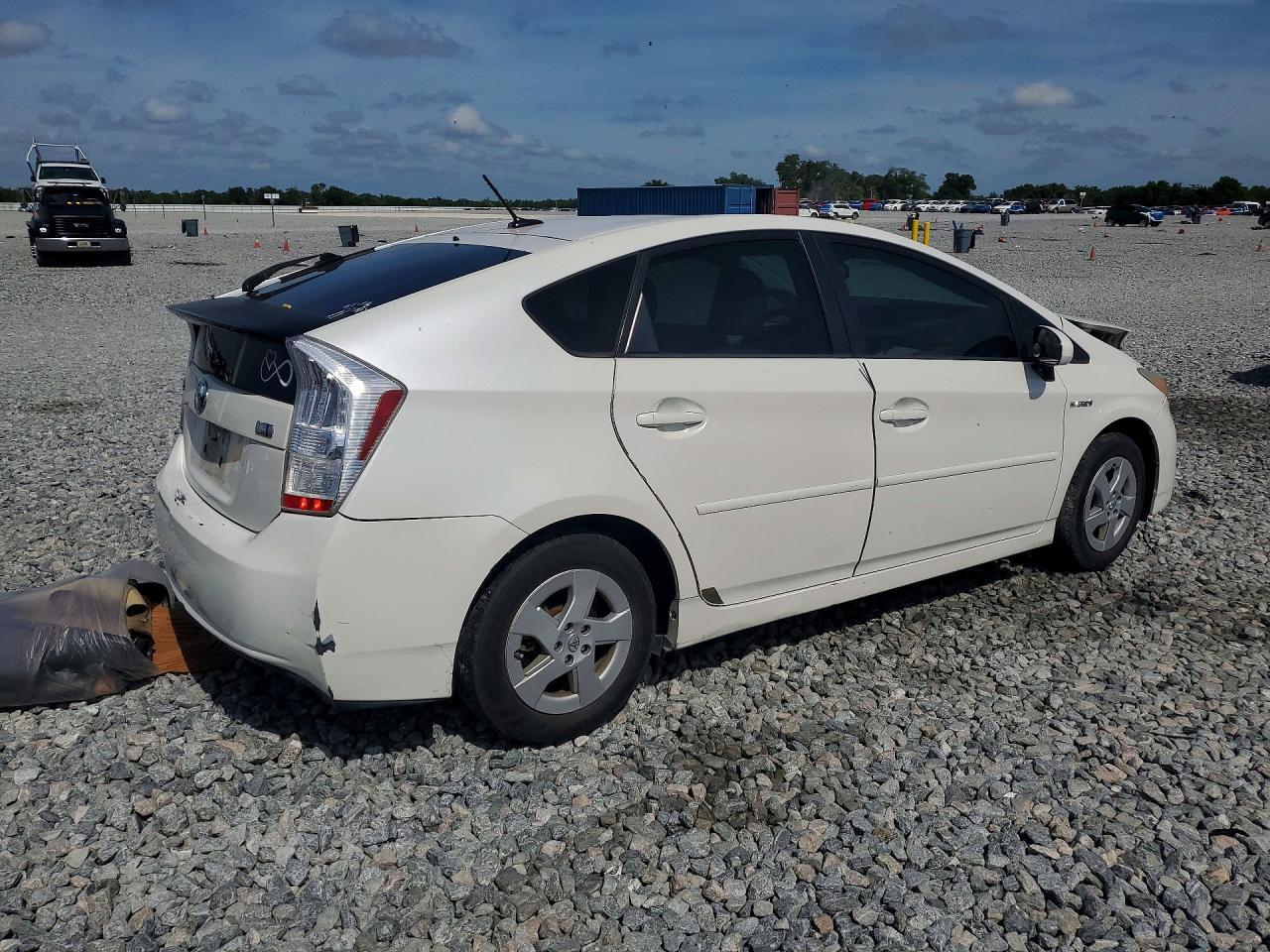 2011 Toyota Prius Two - Image 3