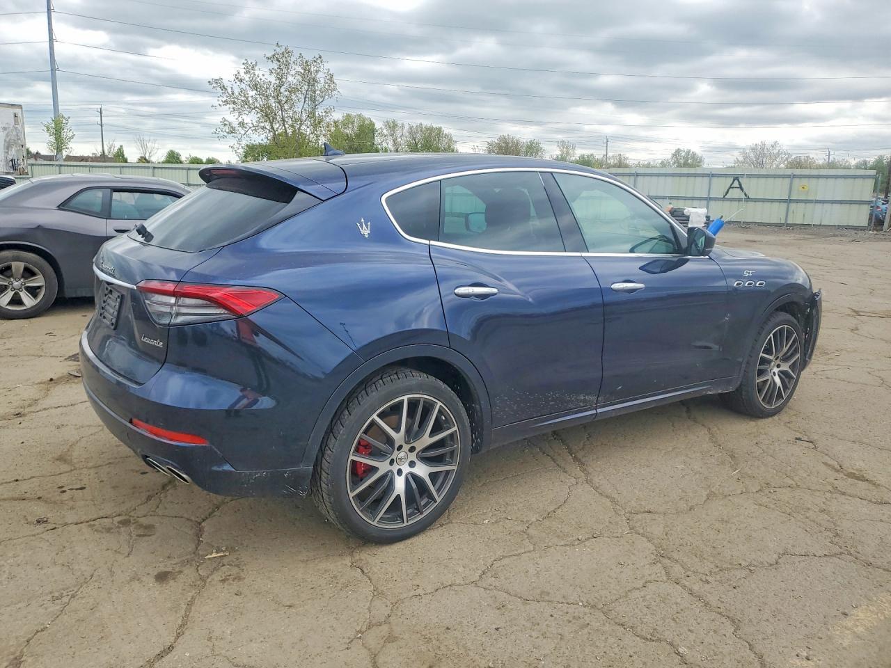 2022 Maserati Levante Base - Фото 3