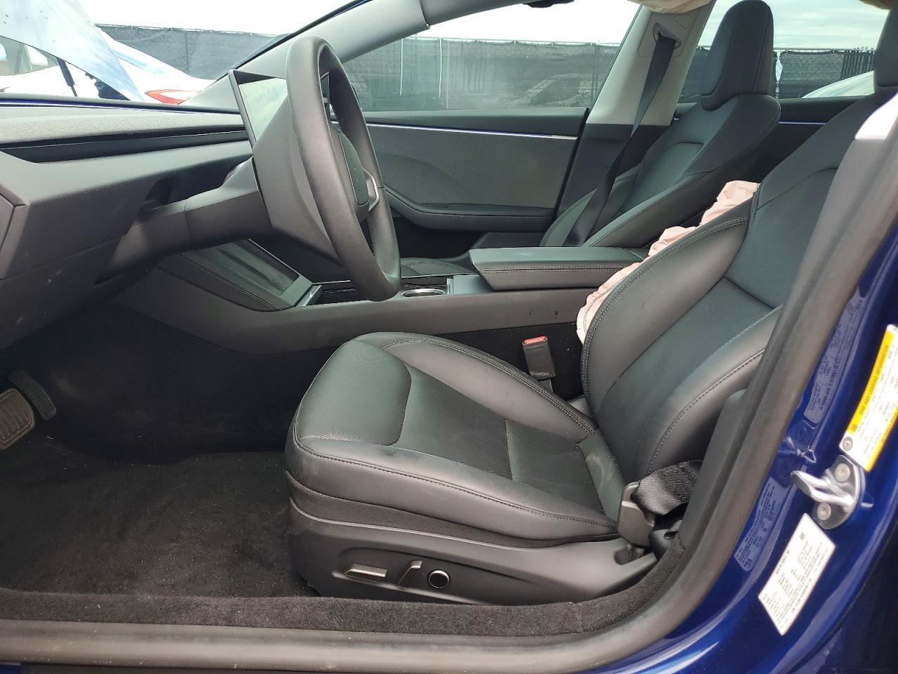 2025 Tesla Model 3 - Image 7