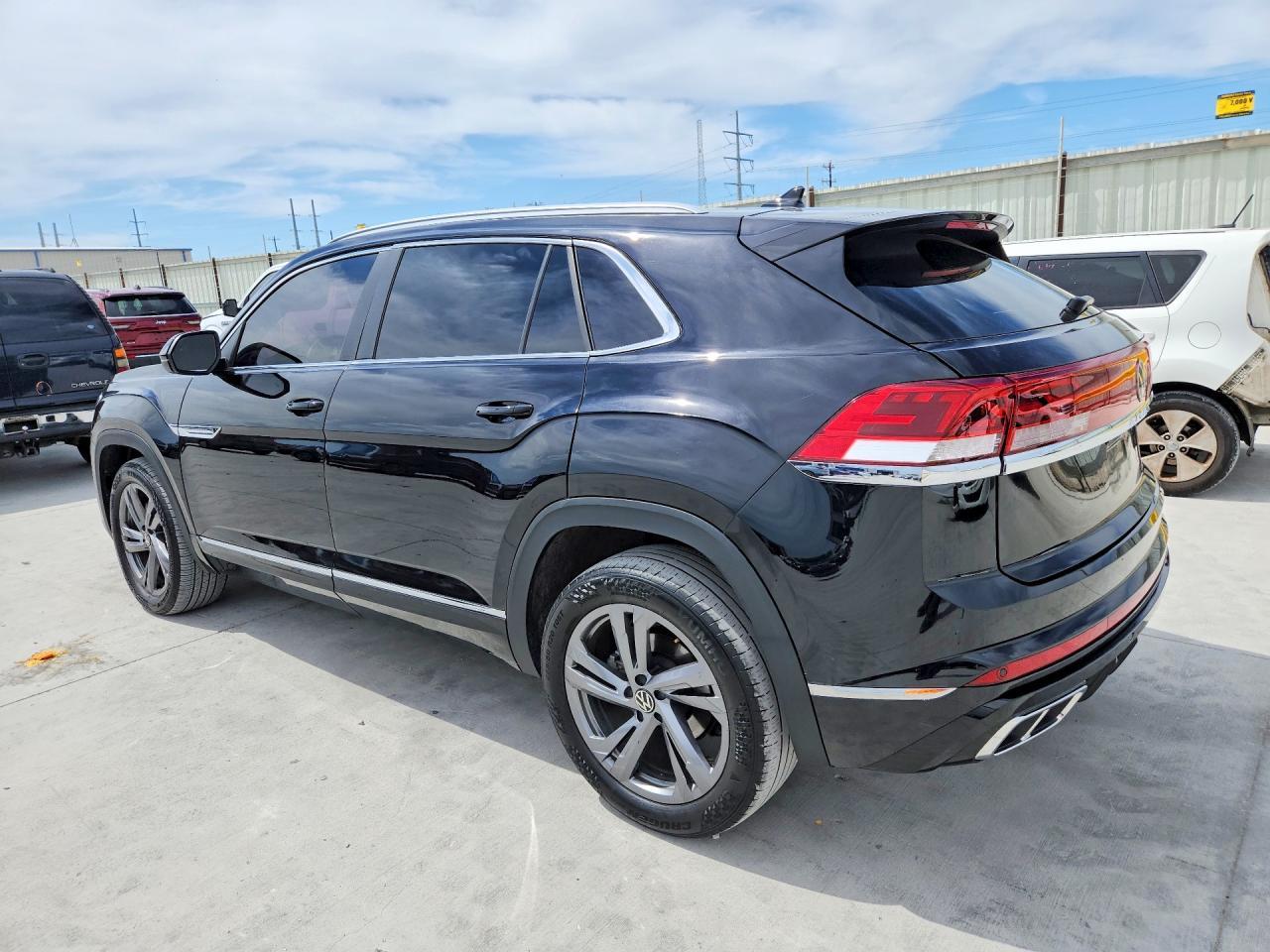 2024 Volkswagen Atlas Cross Sport Sel R-Line - Фото 2