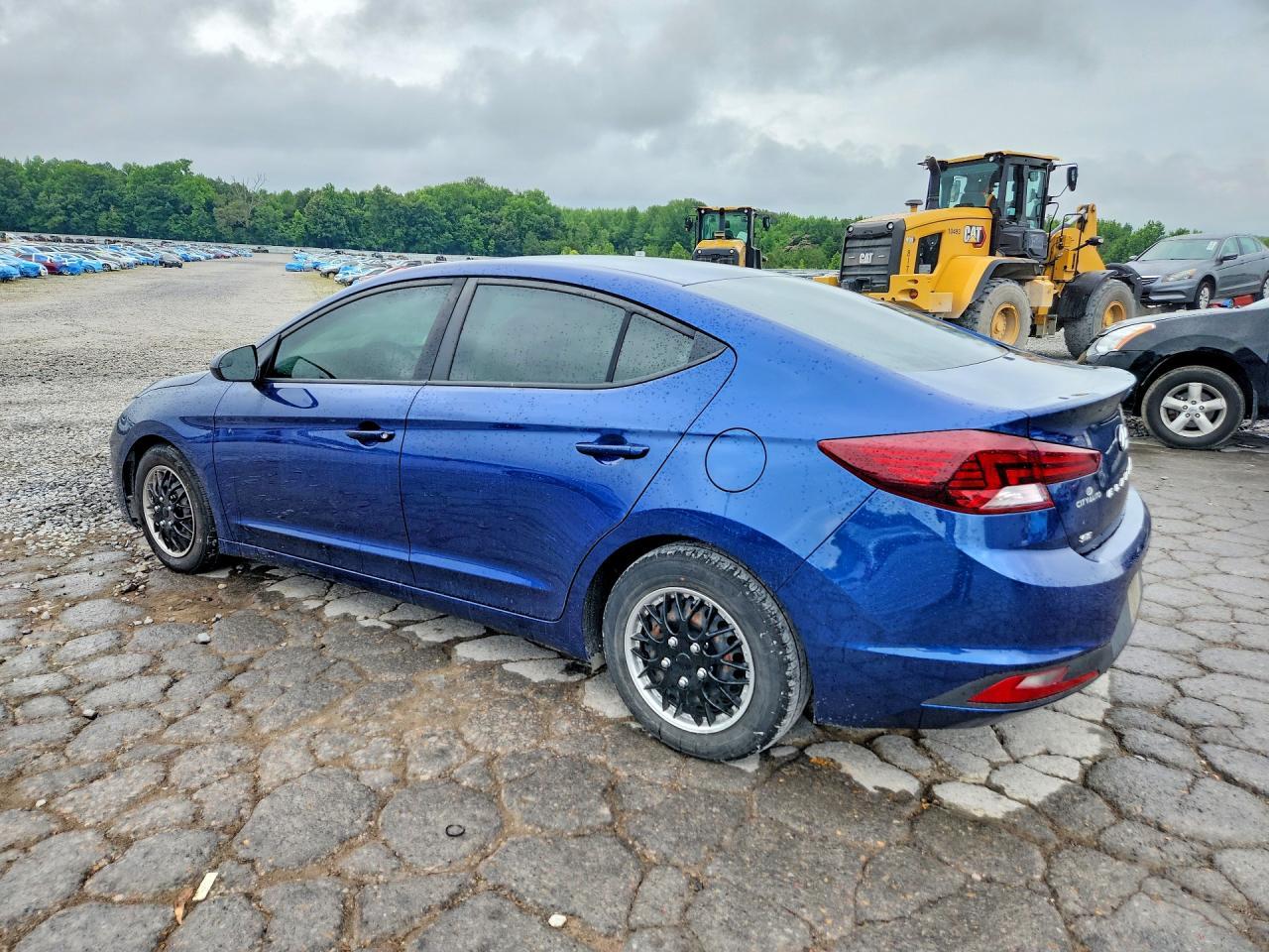 2020 Hyundai Elantra 4D - Фото 2