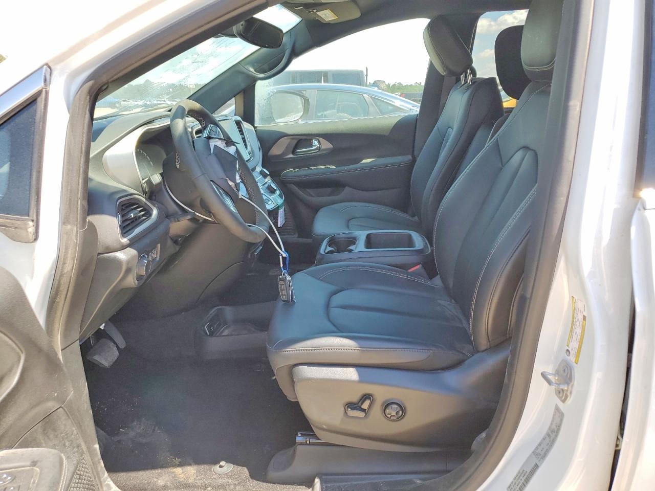 2025 Chrysler Voyager Lx - Фото 7
