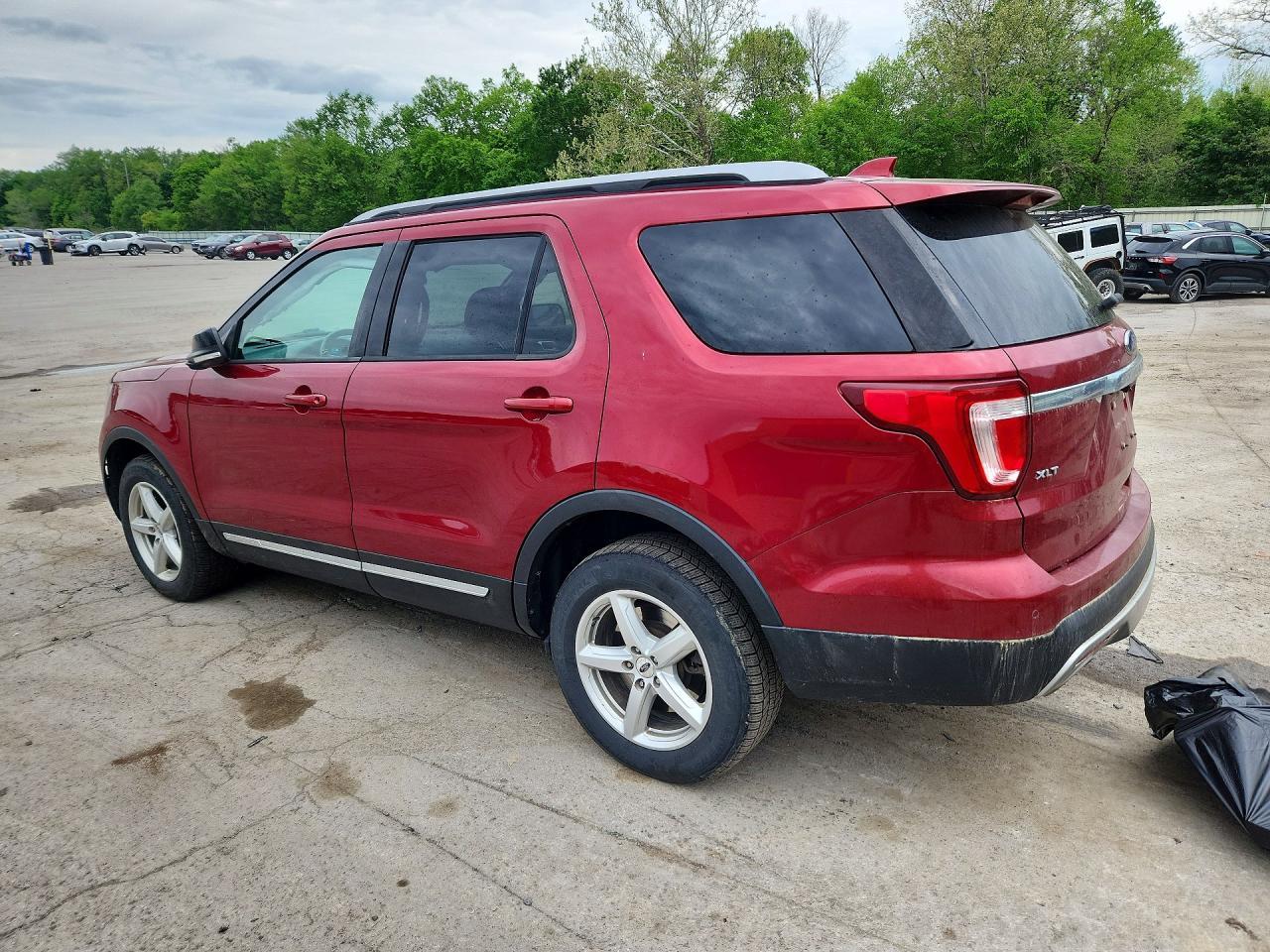 2017 Ford Explorer Xlt - Image 2