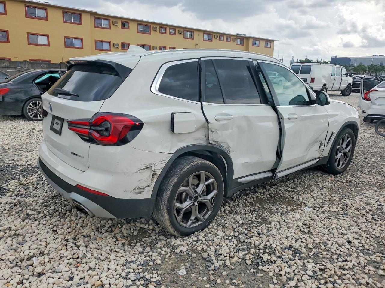 2024 BMW X3 Sdrive30I - Фото 3