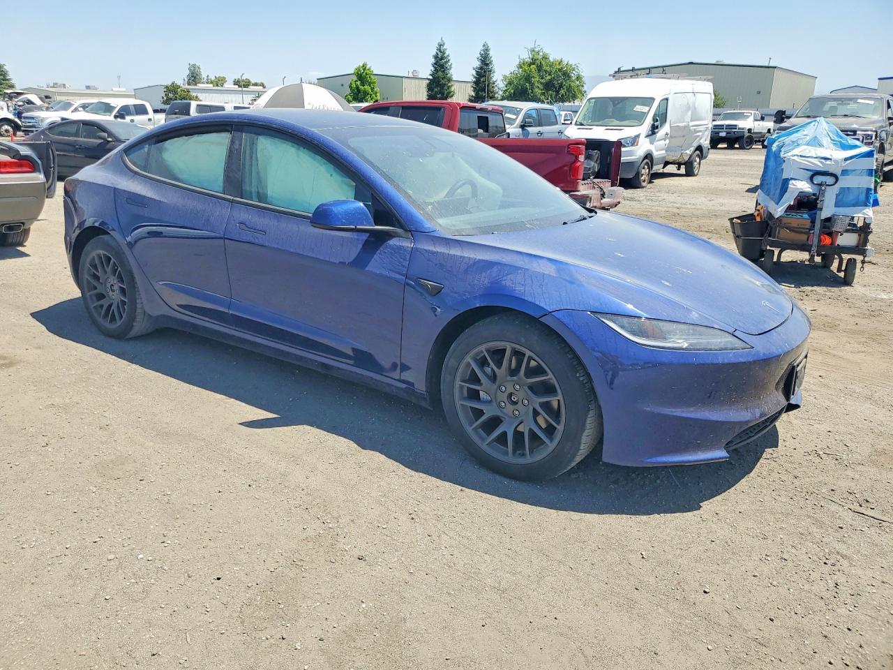 2025 Tesla Model 3 - Фото 4