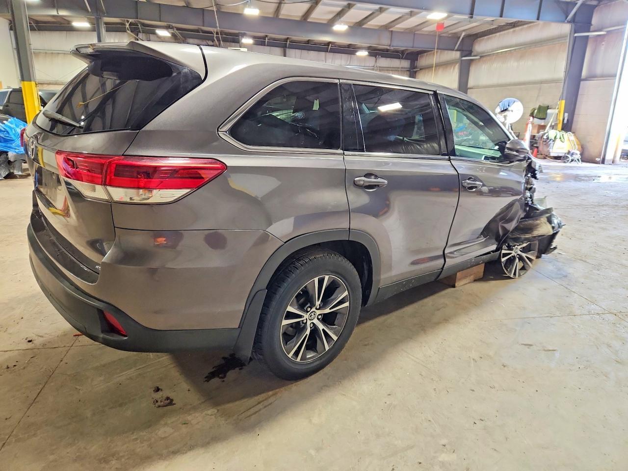 2019 Toyota Highlander Le - Image 3