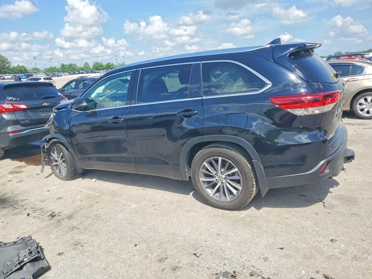 2017 Toyota Highlander Xle - Image 2