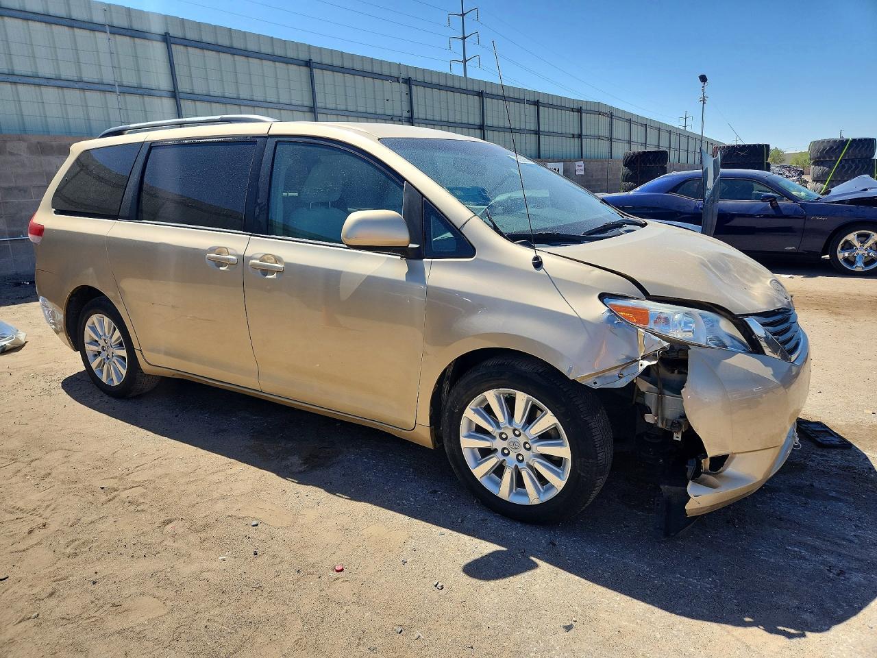 2011 Toyota Sienna Le - Image 4