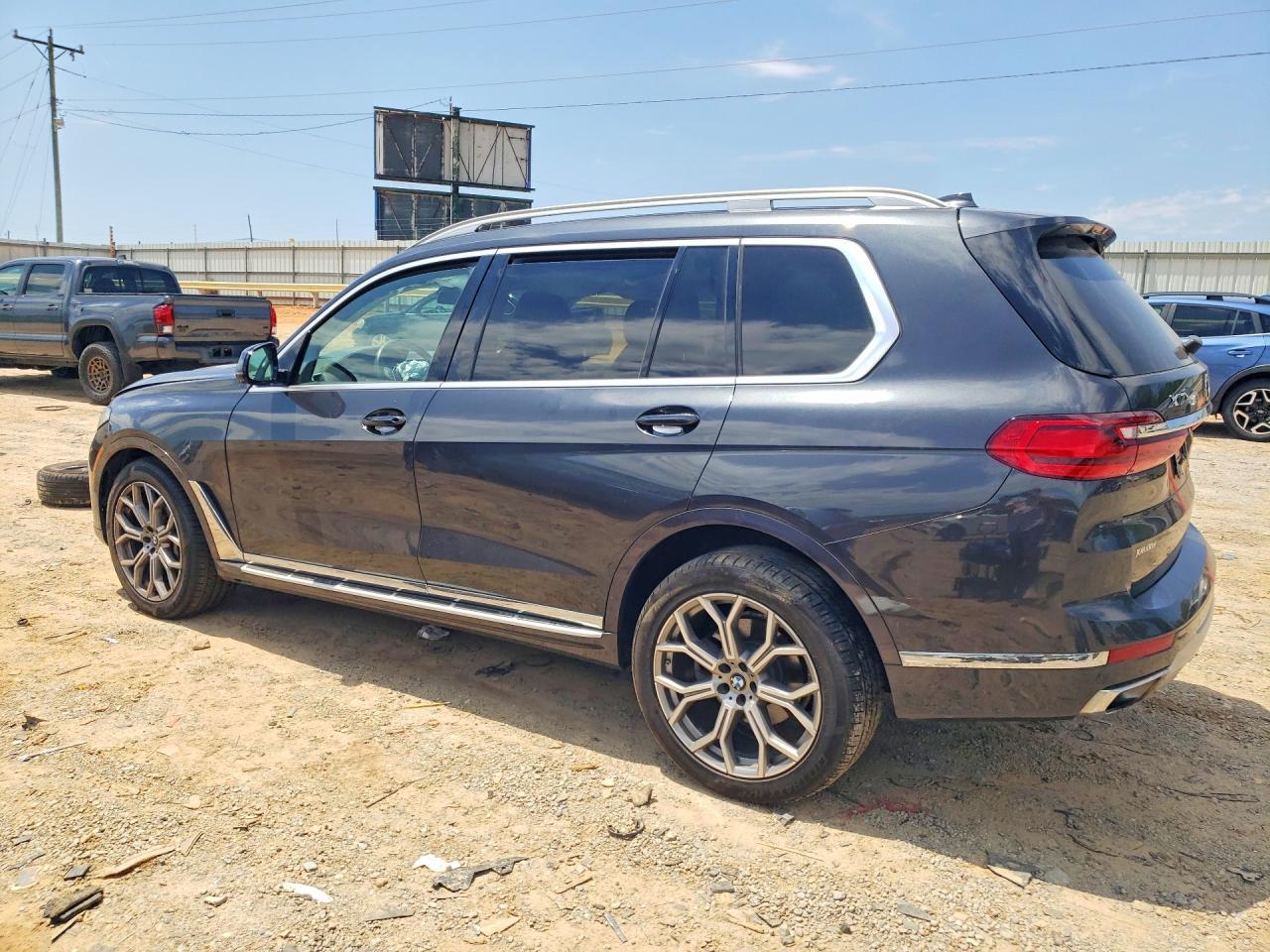 2020 BMW X7 xDrive40I - Фото 2