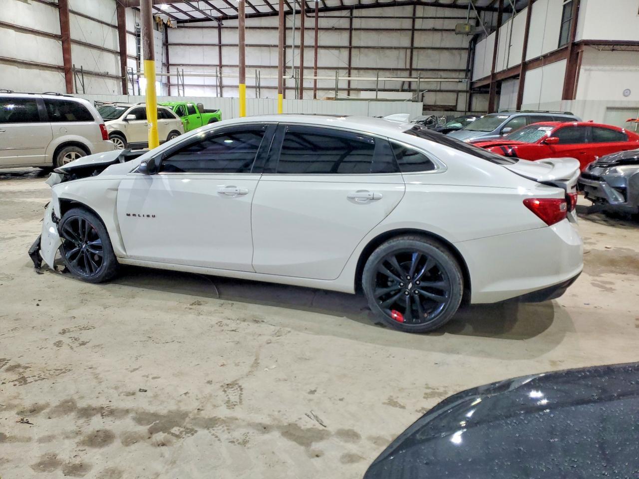 2018 Chevrolet Malibu Lt - Image 2