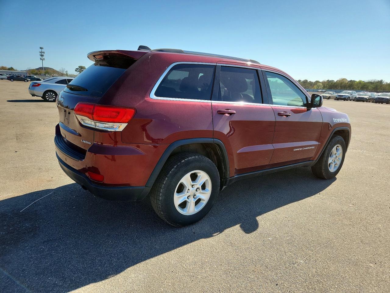 2016 Jeep Grand Cherokee Laredo - Image 3