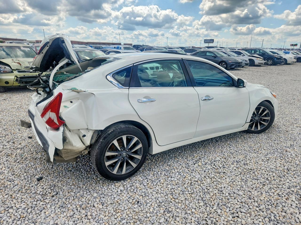 2016 Nissan Altima - Фото 3