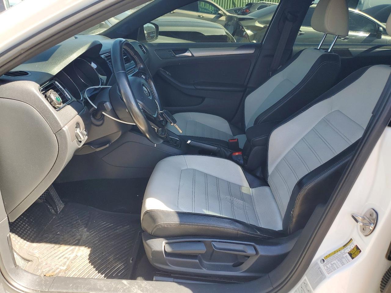 2016 Volkswagen Jetta Sport - Image 7
