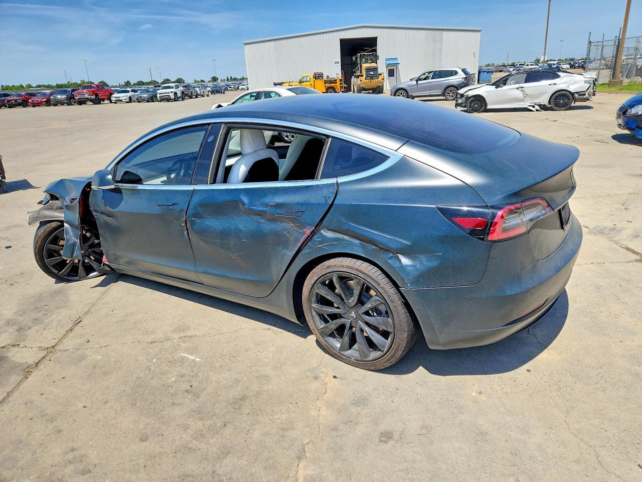 2019 Tesla Model 3 - Image 2