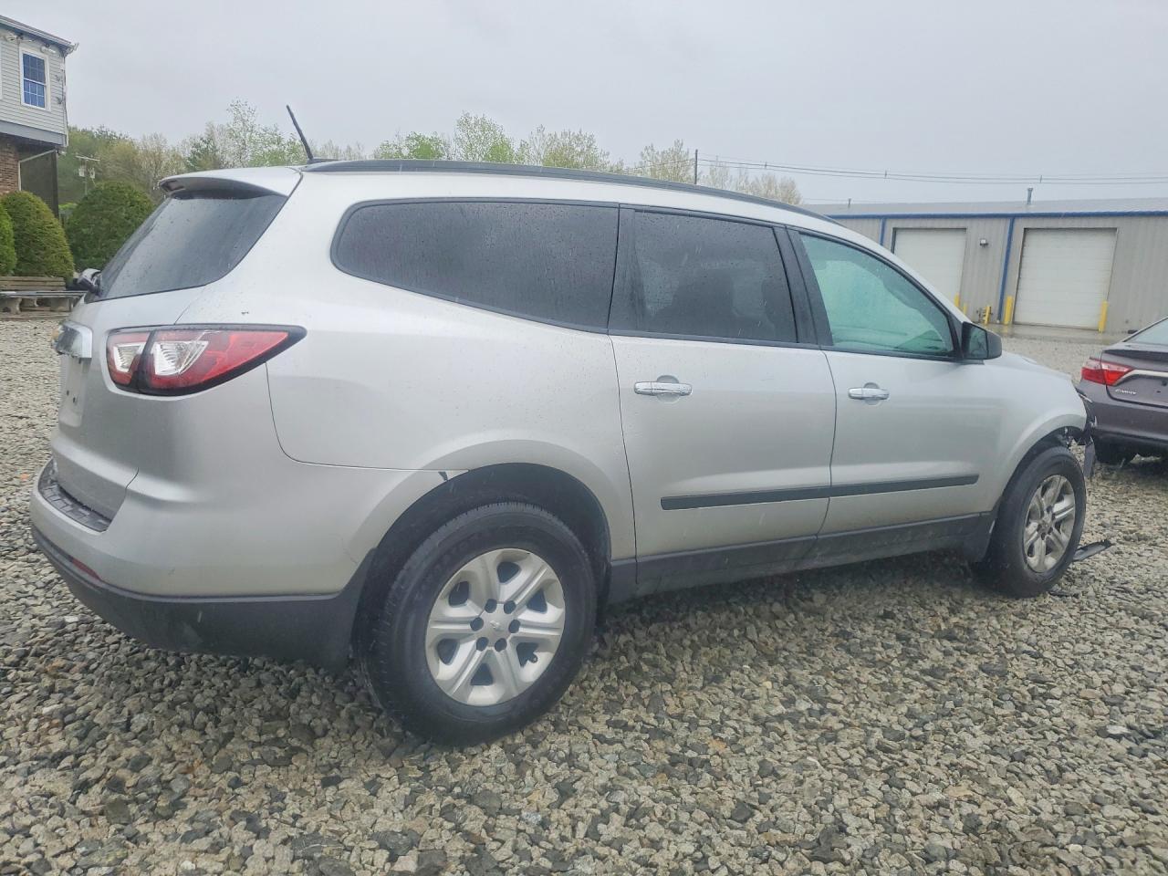 2017 Chevrolet Traverse Ls - Фото 3