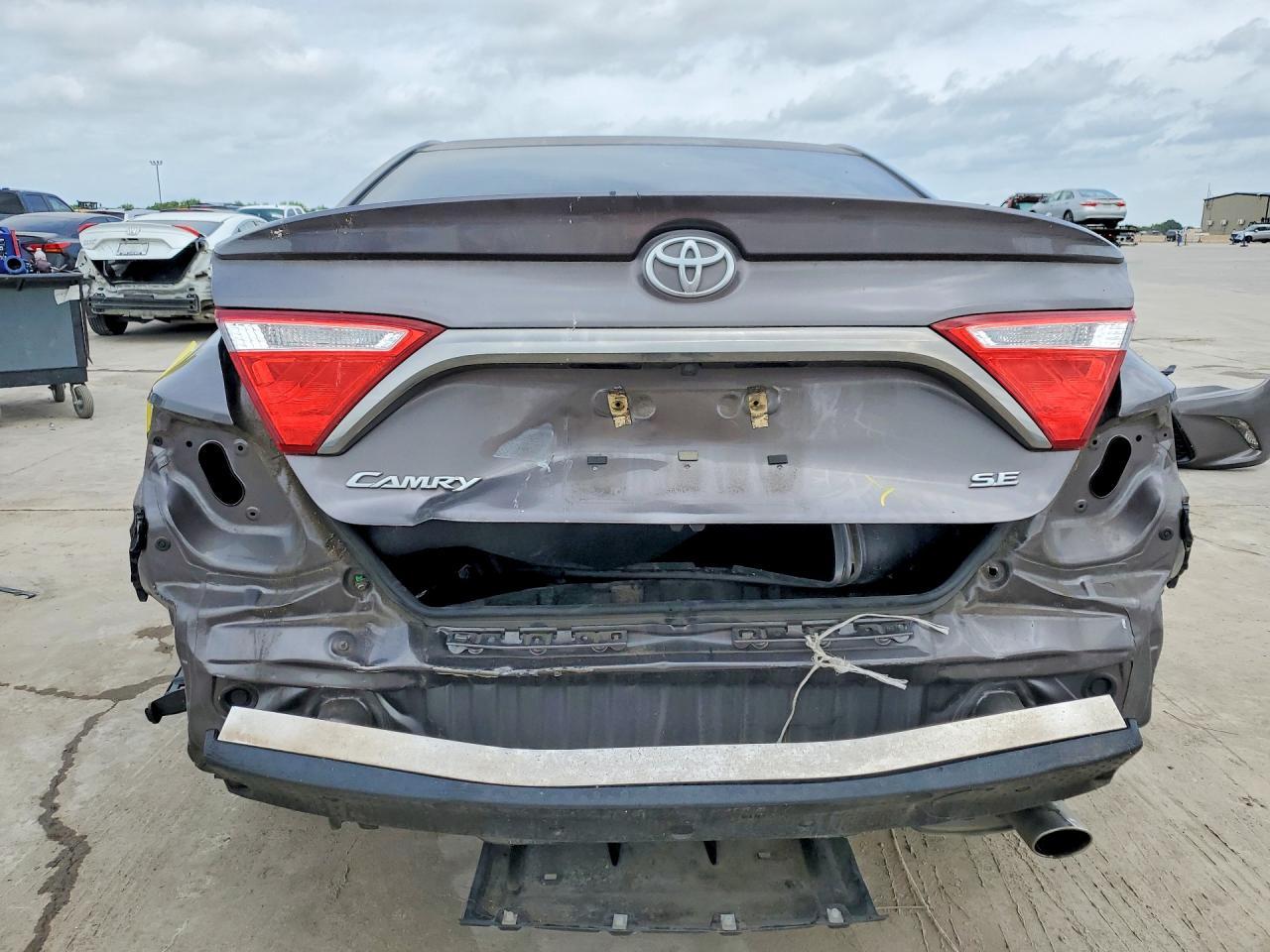 2016 Toyota Camry Se - Фото 6
