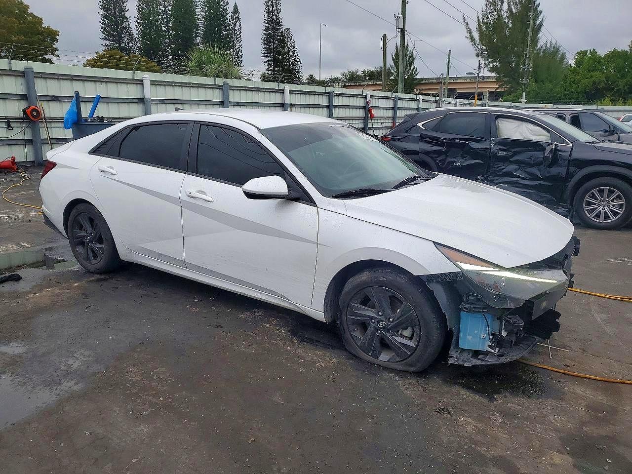 2022 Hyundai Elantra Sel - Фото 3