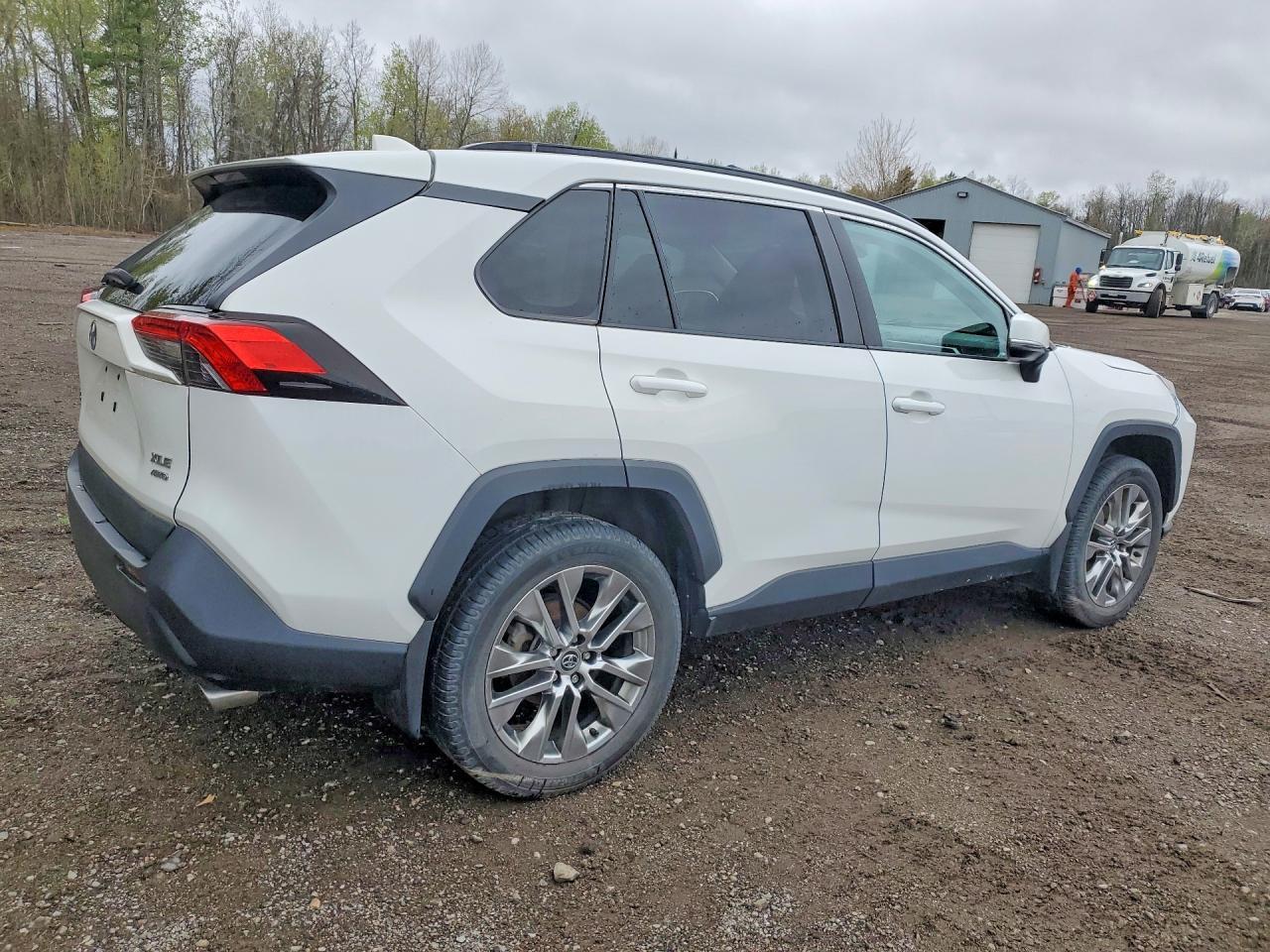 2020 Toyota Rav4 Xle - Image 3